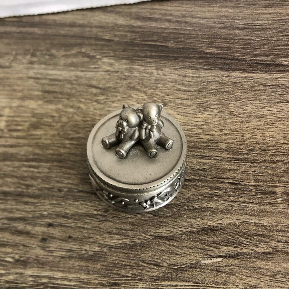 Vtg Pewter Bear Trinket Box with Earrings and Pendant - Picture 3 of 13